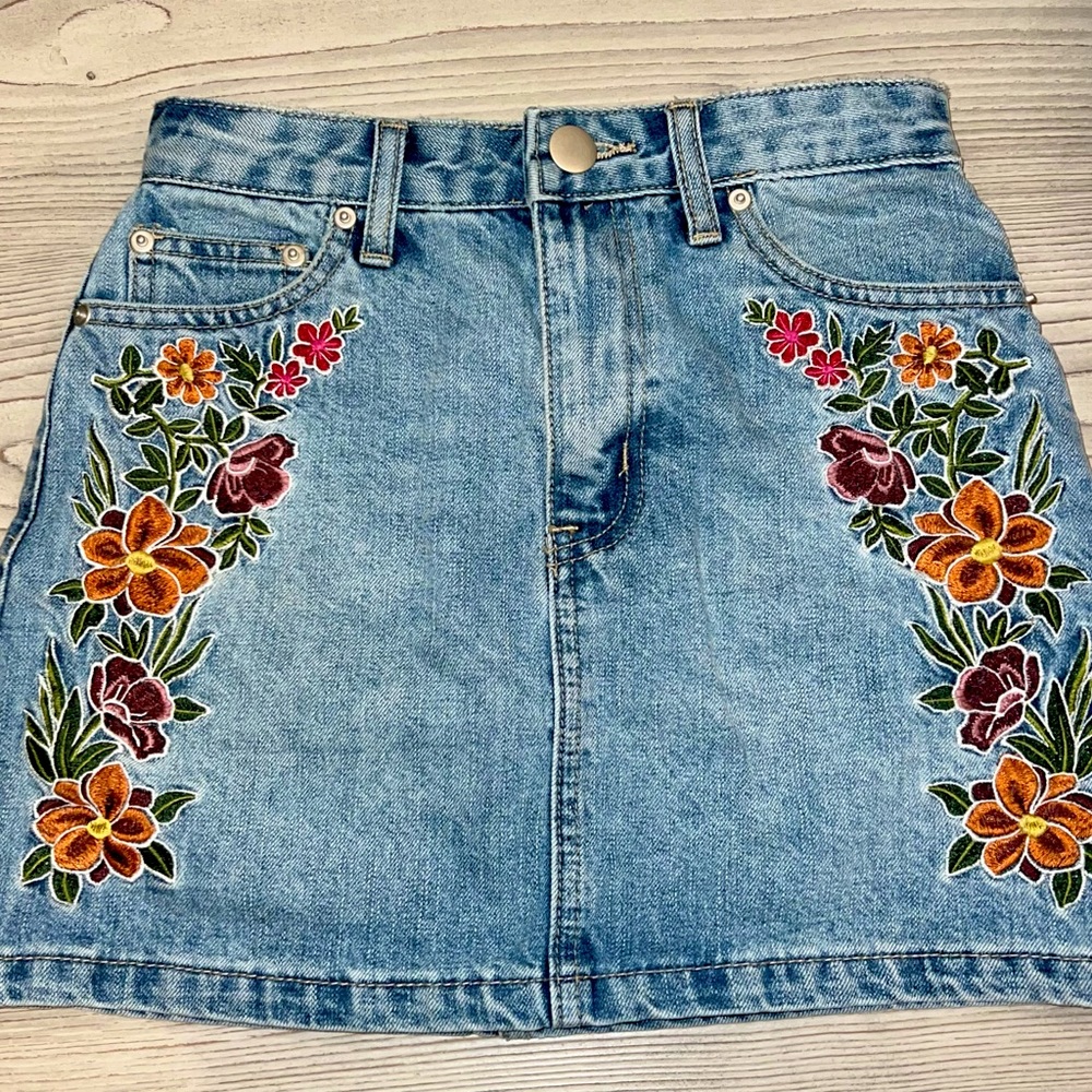 NWOT Forever 21 Jean Skirt with Flower Embroidery